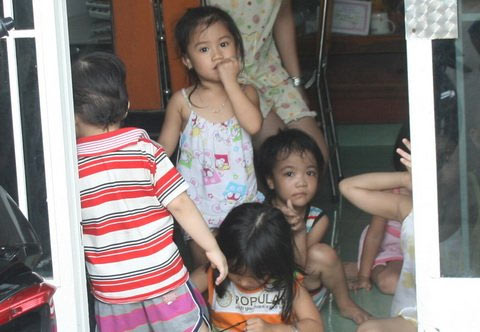 Cháy dữ dội, 14 trẻ mầm non thoát chết - 3