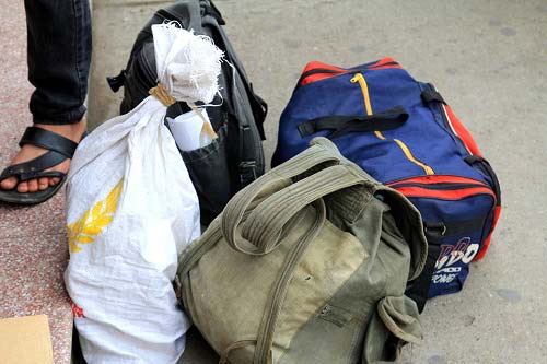 Sĩ tử tấp nập đổ về Hà Nội thi ĐH đợt 2 - 4