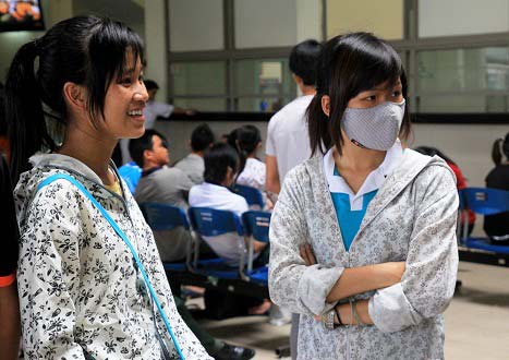 Sĩ tử tấp nập đổ về Hà Nội thi ĐH đợt 2 - 6