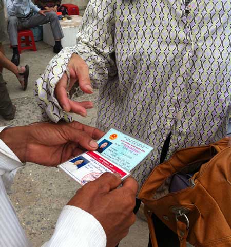 Sĩ tử phát hoảng trong vòng vây nhà trọ - 2