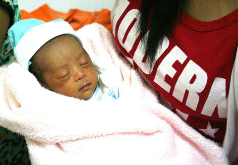 Ngắm các bé gái trong ca sinh 4 hi hữu - 5