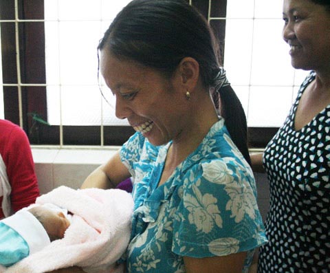 Ngắm các bé gái trong ca sinh 4 hi hữu - 6