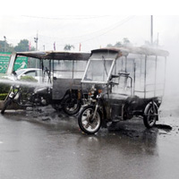Tin tức trong ngày - Xô xát trong nhà hàng, 6 xe ba bánh cháy rụi
