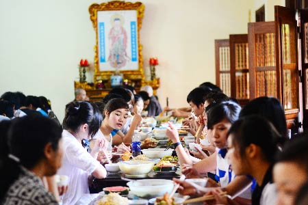 Sướng như sĩ tử đi thi ở chùa - 3