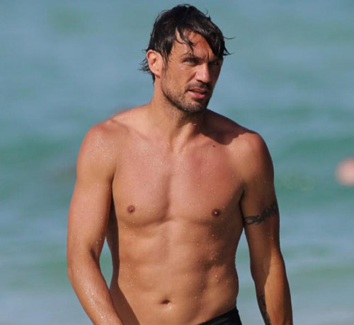 Vợ chồng Maldini mặn nồng trong sóng biển - 5