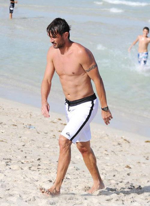 Vợ chồng Maldini mặn nồng trong sóng biển - 8