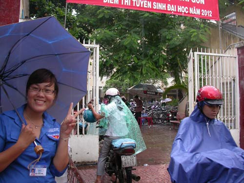 Thí sinh hồ hởi với đề Toán, Lịch Sử - 12