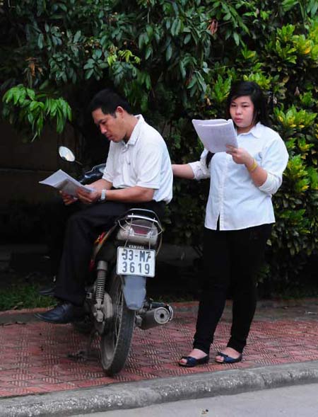 Thí sinh hồ hởi với đề Toán, Lịch Sử - 10