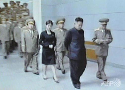 Người phụ nữ bí ẩn bên cạnh Kim Jong Un - 1