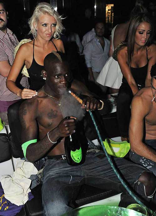 Balotelli tới Pháp thác loạn - 2