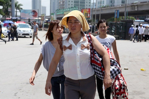 Sĩ tử "đội nắng" về quê - 3