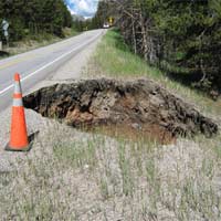 Phi thường - kỳ quặc - "Hố tử thần" sâu hun hút tại Mỹ