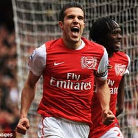 Bóng đá - Wenger muốn bán nhanh Van Persie