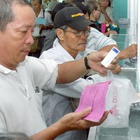 Thị trường - Tiêu dùng - Giá thuốc bị đội lên cả trăm lần