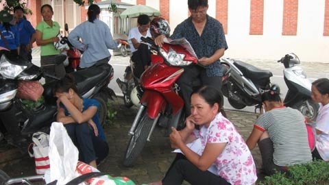 Cậu ấm cô chiêu đi thi để "đốt" tiền cha mẹ - 1