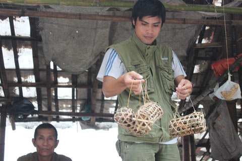 Chợ cua đá độc đáo trên sườn núi