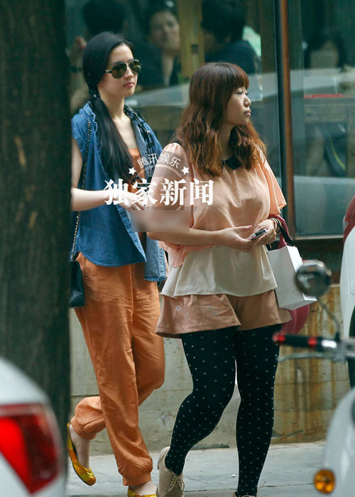 "Siêu vòng 1" bị yêu cầu mặc kín đáo - 10