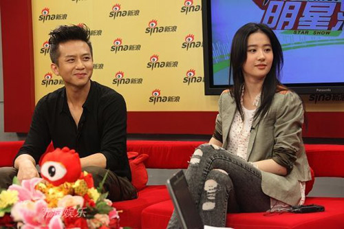 "Siêu vòng 1" bị yêu cầu mặc kín đáo - 15