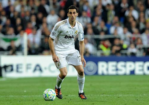 Real & “số 2”: Cây nhà lá vườn - 1