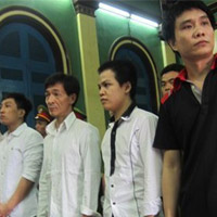 Pháp luật - Dùng súng tự chế cướp 2 ô tô Inova