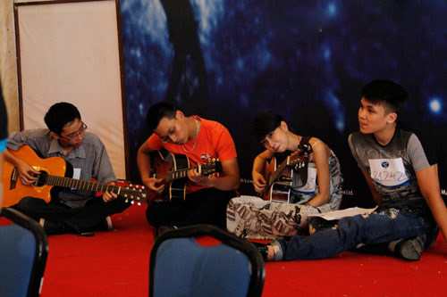 Căng thẳng vòng loại Vietnam Idol tại HN - 15