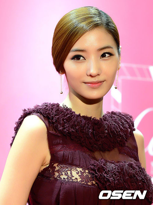 Búp bê xứ Hàn lộ khuôn ngực đồ sộ - 6