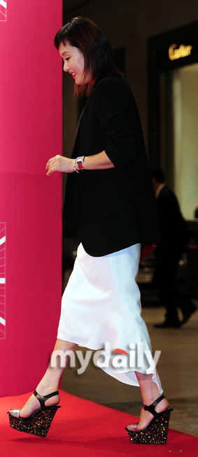 Búp bê xứ Hàn lộ khuôn ngực đồ sộ - 15