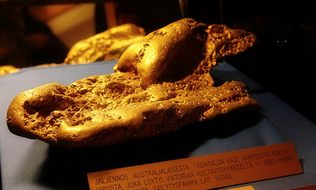 Khối vàng tự nhiên lớn nhất thế giới có trọng lượng lên đến 27kg hiện đang được trưng bày tại bảo tàng Klondike Gold Rush, Hoa Kỳ.