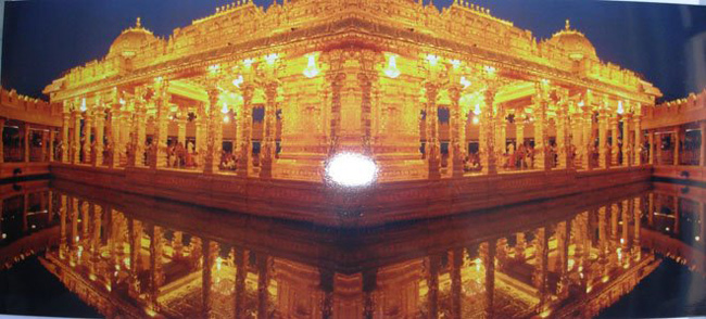 Ngôi đền này được làm từ 1,5 tấn vàng có tình chịu ăn mòn cao.