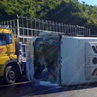 Tin tức trong ngày - Lật xe khách, 13 du khách nước ngoài gặp nạn