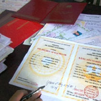 Giáo dục - du học - Vì sao nhiều người muốn mua bằng tiến sĩ?