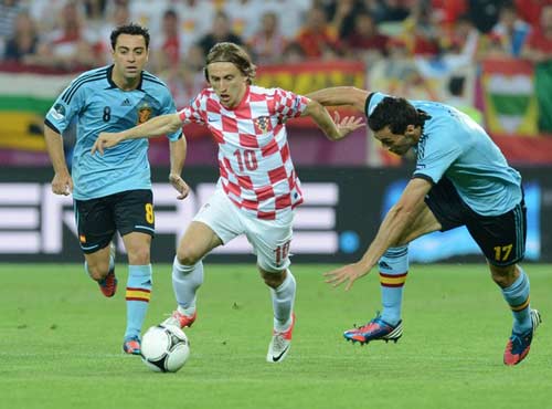 Real mua Modric: Cần xúc tác người Bồ - 2