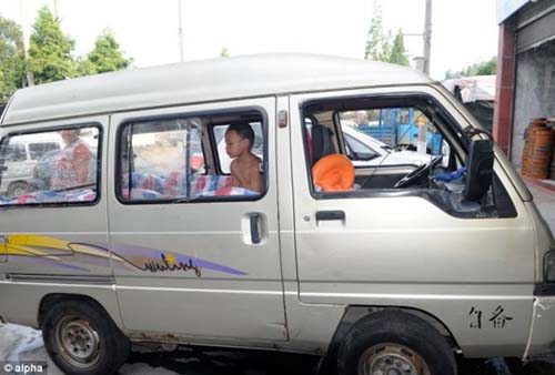 Biến ô tô thành hồ bơi cho con - 4