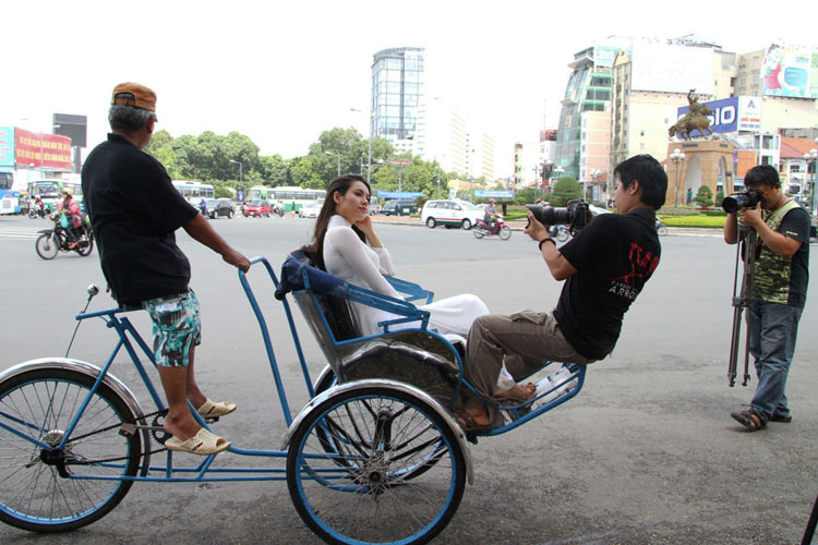 Hoàng My thể hiện tình yêu động vật - 4