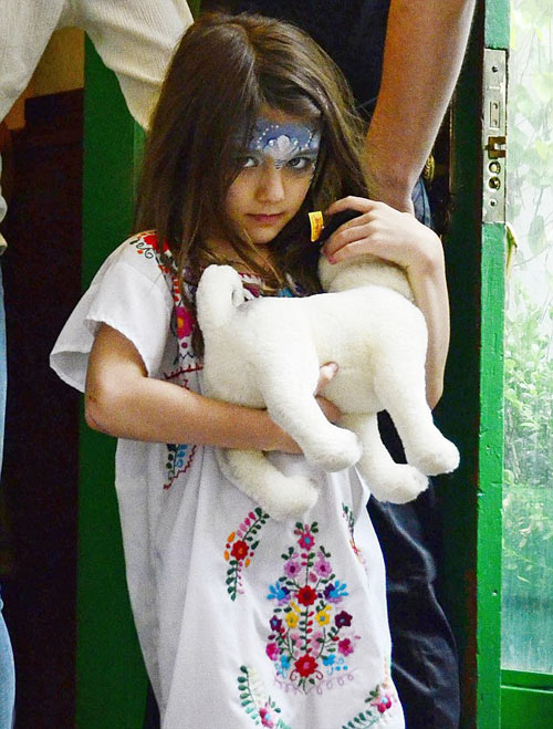 Suri theo học trường Thiên chúa giáo - 5