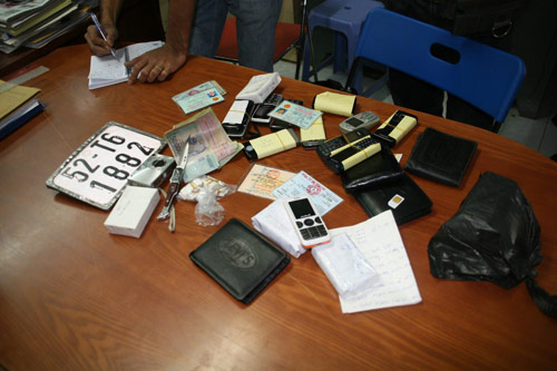 Hoang mang những vụ cướp dùng roi điện - 2