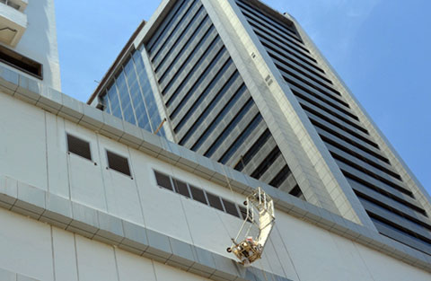 Hà Nội: Tuột giàn giáo, 3 người thương vong - 1