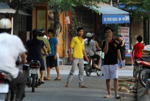 Hà Nội: Phát hoảng mỗi lần qua "phố vẫy" - 2