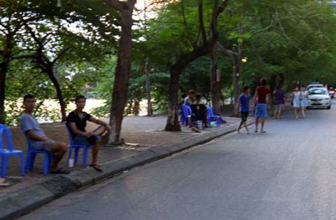 Hà Nội: Phát hoảng mỗi lần qua "phố vẫy" - 3