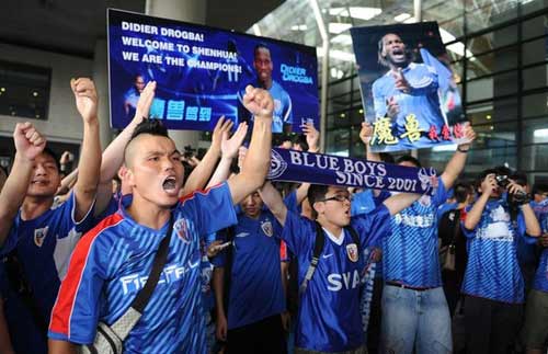 Drogba khiến fan Trung Quốc phát cuồng - 2