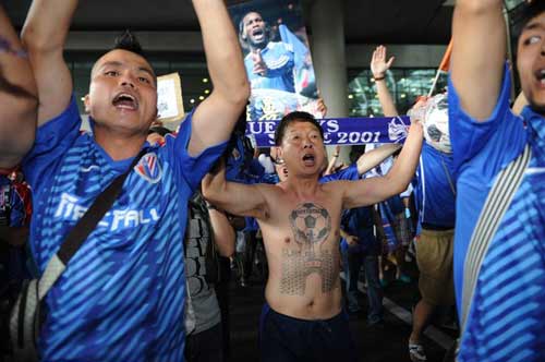 Drogba khiến fan Trung Quốc phát cuồng - 4