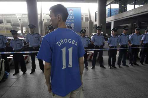 Drogba khiến fan Trung Quốc phát cuồng - 5