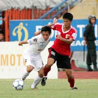 Bóng đá - Hà Nội T&amp;T mua dây buộc mình