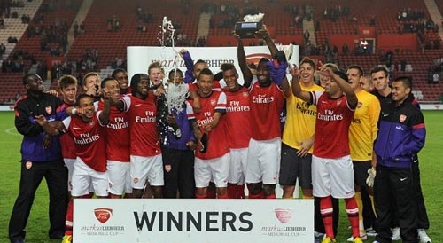 Arsenal đã có danh hiệu đầu tiên - 1