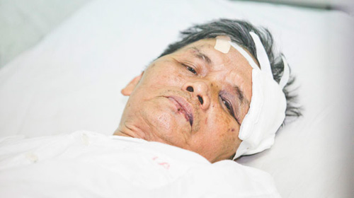 Khởi tố vụ án nhóm côn đồ hành hung dân - 2