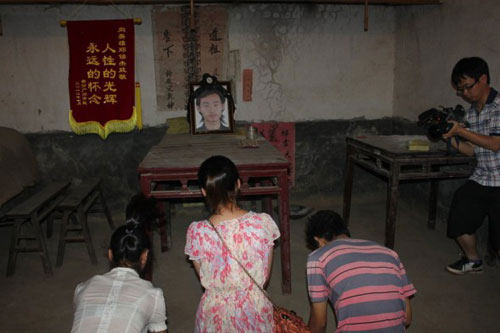 TQ: Xả thân cứu người rồi bị bỏ mặc đến chết - 7