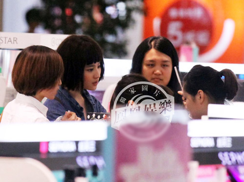 Phạm Băng Băng về nhà với trai lạ - 17