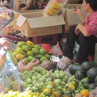 Thị trường - Tiêu dùng - Sau scandal trái cây TQ, hoa quả nội tăng giá