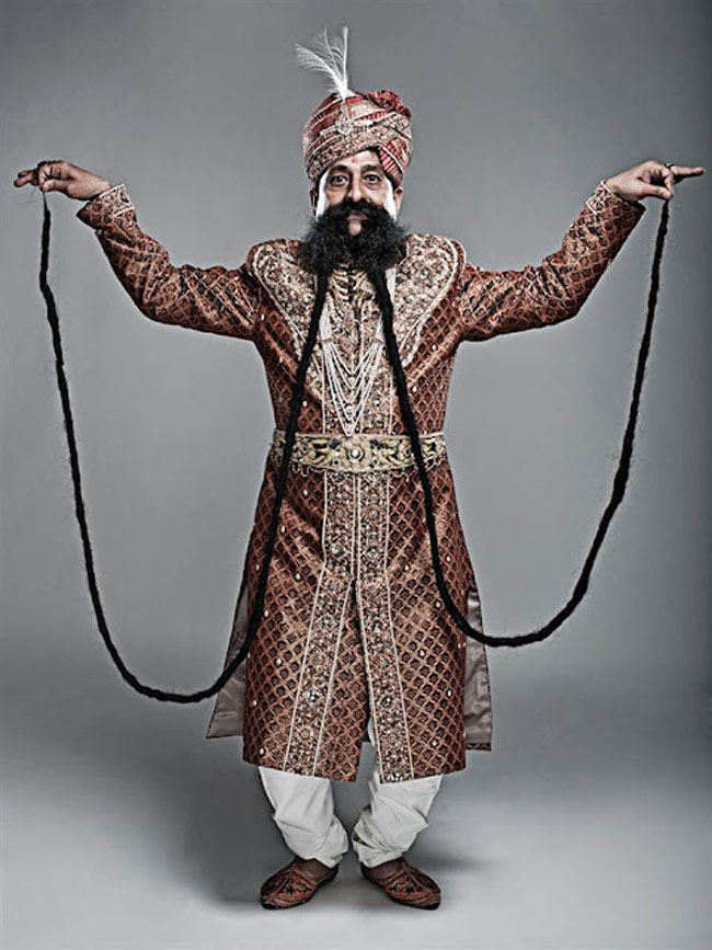 Ông Ram Singh Chauhan cũng ở Ấn Độ trở thành người đàn ông có bộ râu dài nhất thế giới với bộ râu dài 4,3m.