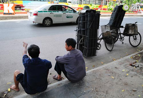 Nóng đỉnh điểm, "điên đầu" vì mất điện - 1